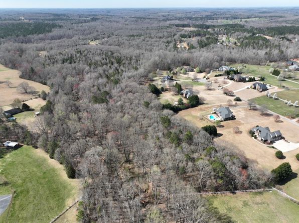 212 Lancashire Dr, Williamston, SC 29697