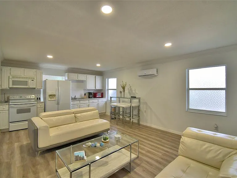 2405 Roslyn Ln #C — Photo 7