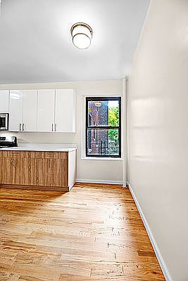 2nd image of 3265 Bainbridge Ave APT B23