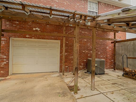 5th image of 16035 Beechnut Ln