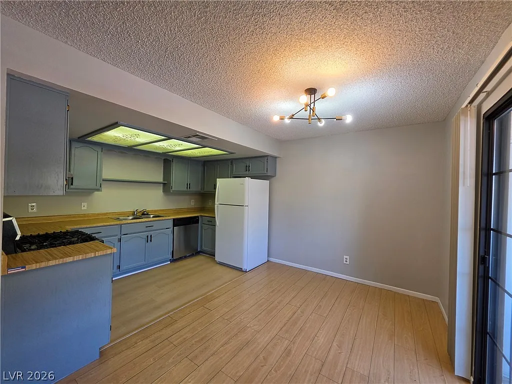 2 bed, 2.0 bath, 1013 sqft, $1,350 — Photo 4