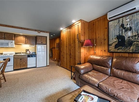 4th image of 1385 Lowell Ave #221