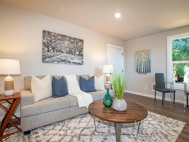 705 4th Ave SW #3 — Photo 5