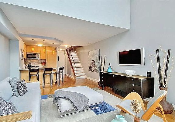 3rd image of 250 W 90th St APT 4C