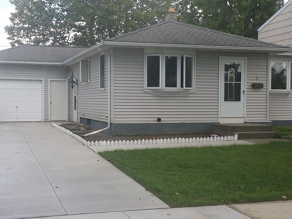 1st image of 9 Monterey Ln