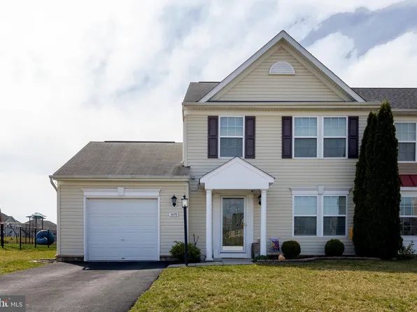 3698 Rolling Hills Dr, Greencastle, PA 17225