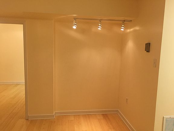 5th image of 11 Canterbury Sq APT 102