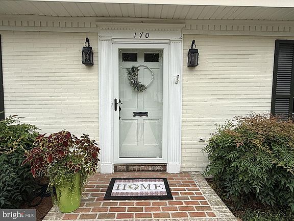 4th image of 170 Crescent Dr