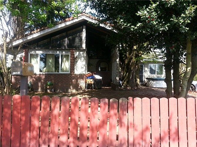 1st image of 1103 3rd Ave NW