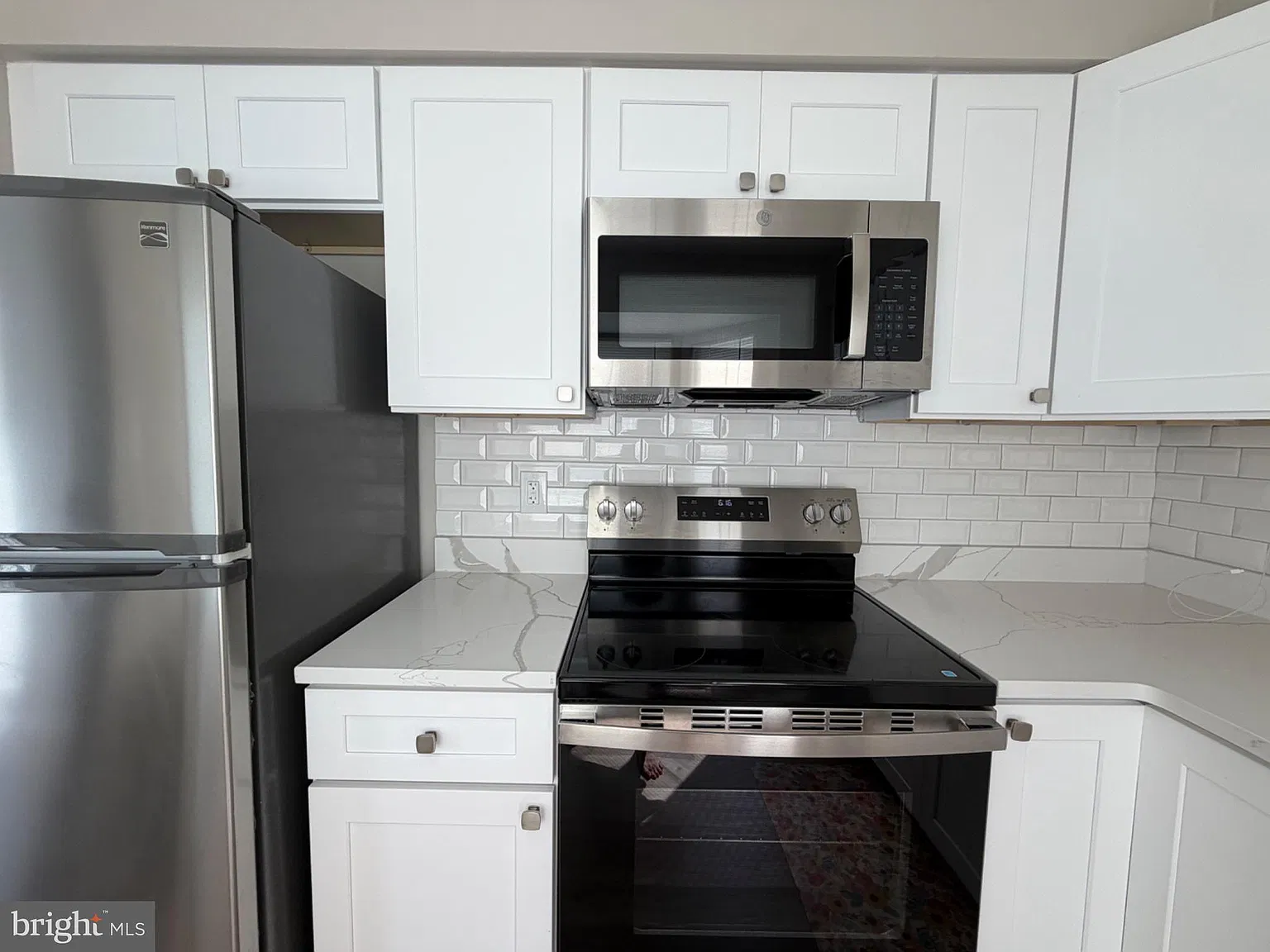 3 bed, 3.5 bath, 1333 sqft, $3,100 — Photo 3