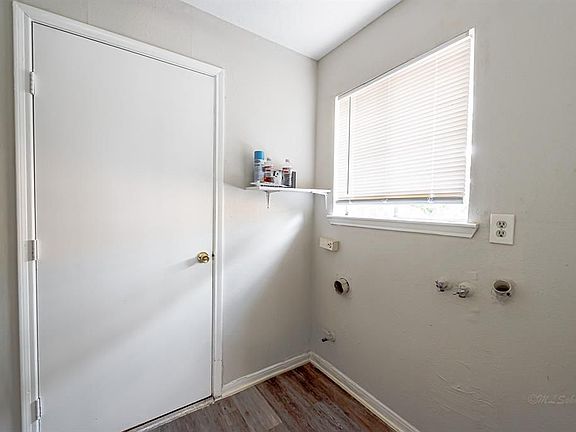 4th image of 4830 Tain Dr