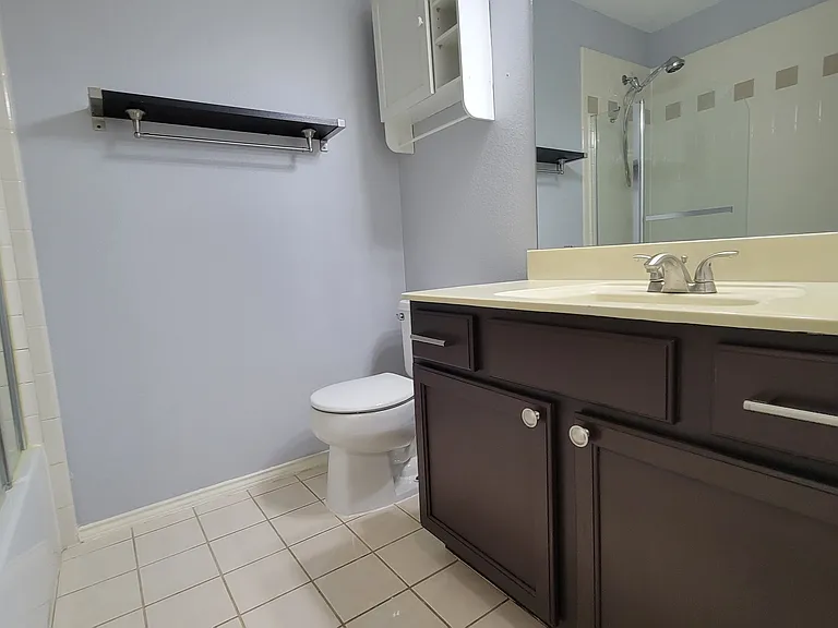 401 Colony Dr — Photo 15
