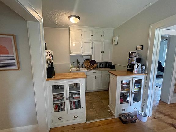3rd image of 1524 Portland Ave #102
