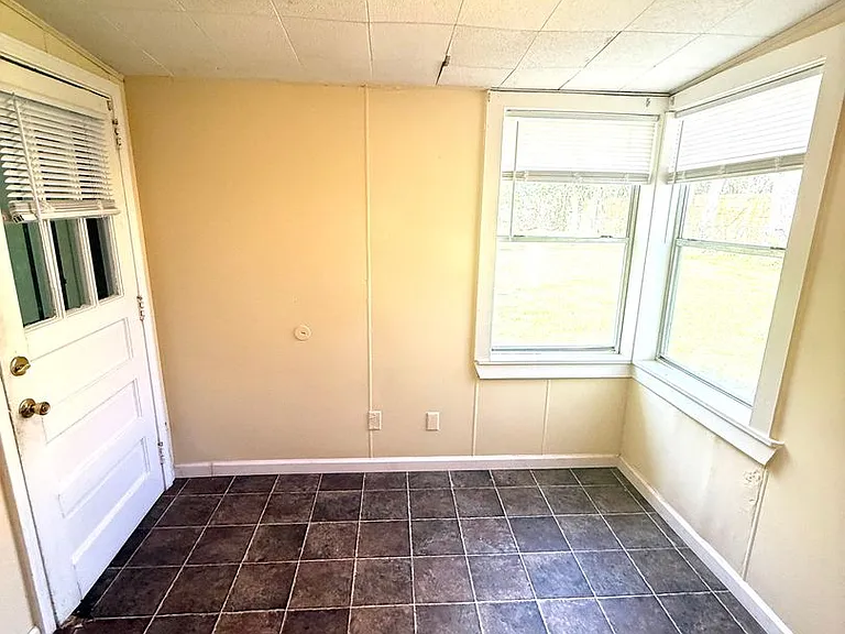 2401 Overhill Rd — Photo 7