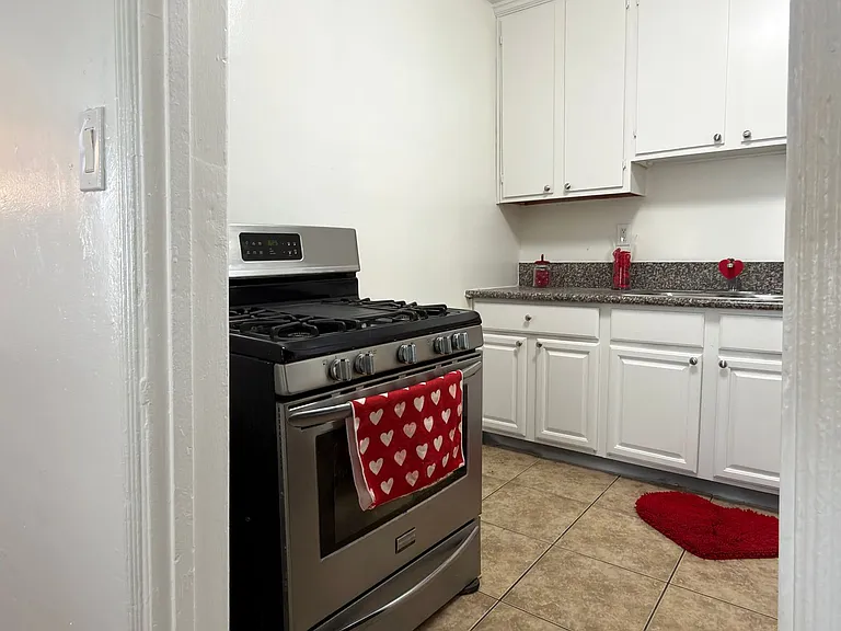2021 Pine Ave — Photo 4