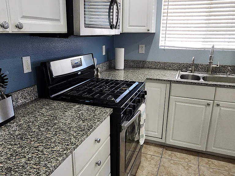 318 Fife St — Photo 17