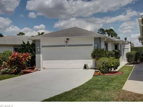 415 Crossfield Cir, Naples, FL 34104