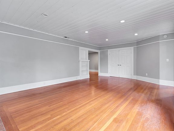Living / FamilyRoom leading into 2nd bedroom & Dinning Room
