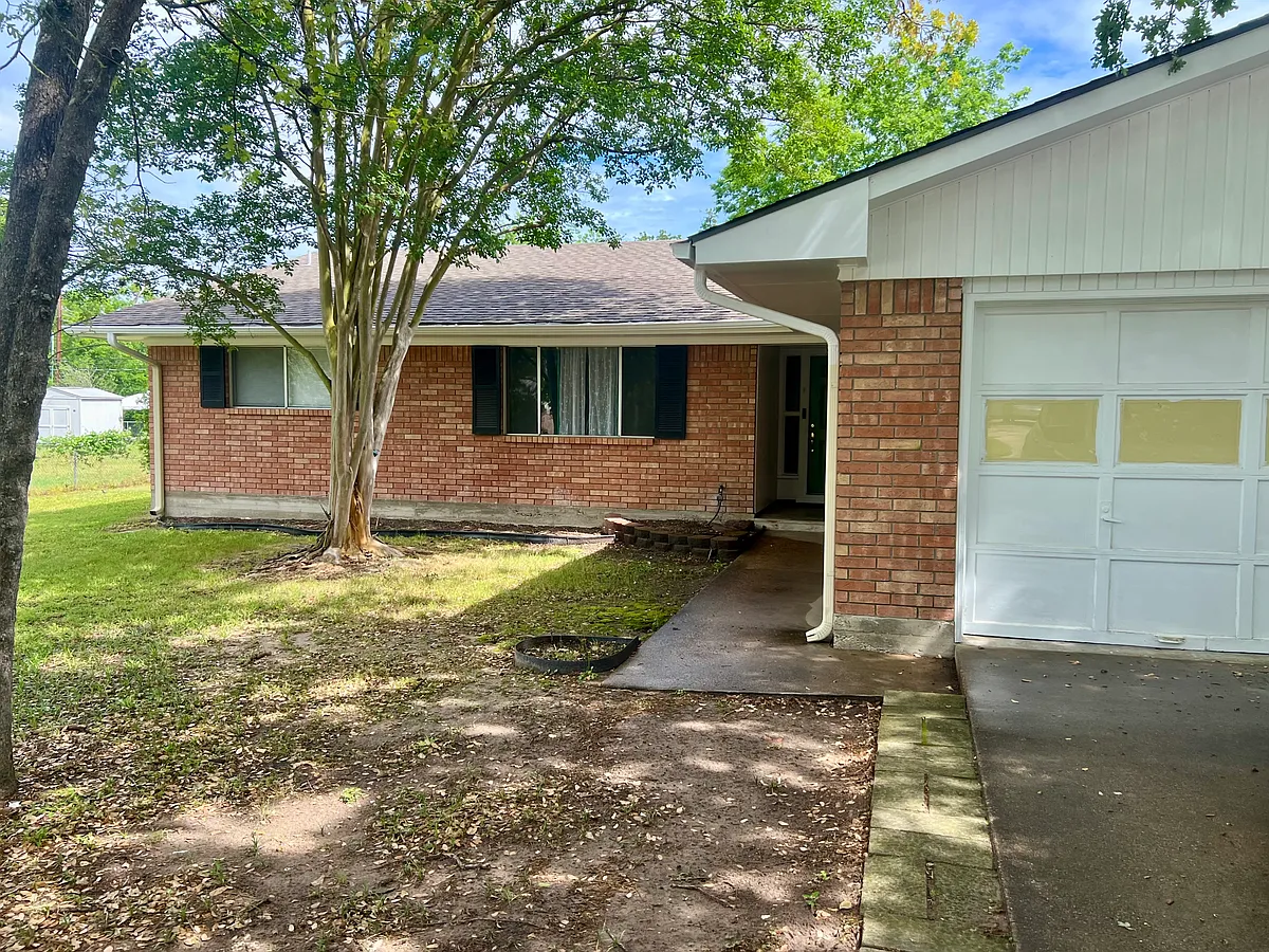 Building Photo - 407 Fairway Dr