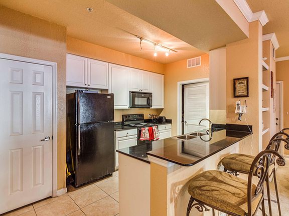 3rd image of 8539 GATE Parkway W #415