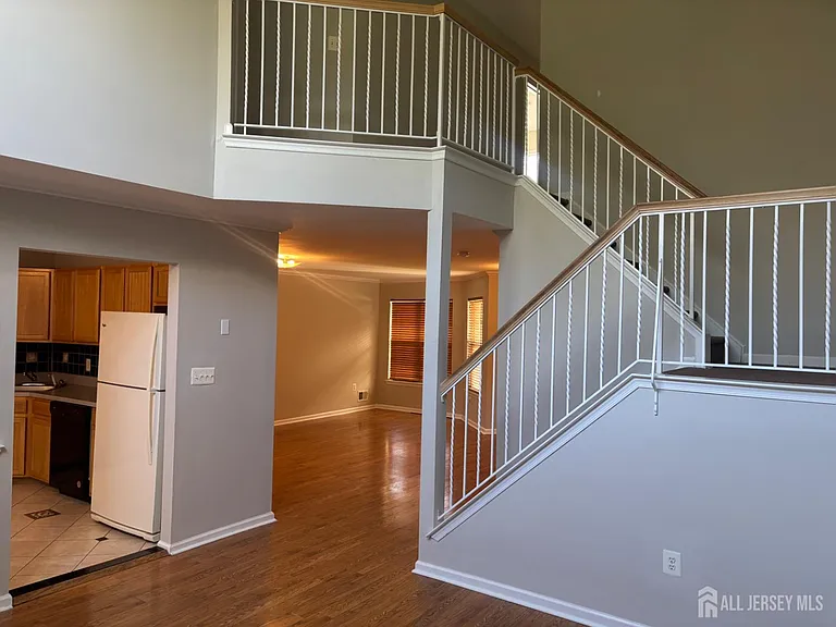 131 Murray Dr — Photo 13