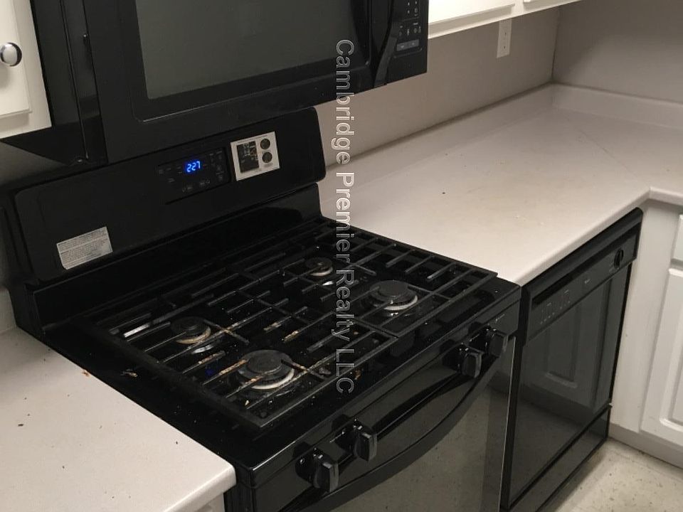 1st image of 812 Memorial Dr APT 805