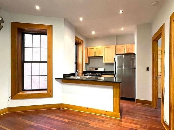 2nd image of 138 Lexington Ave #2L