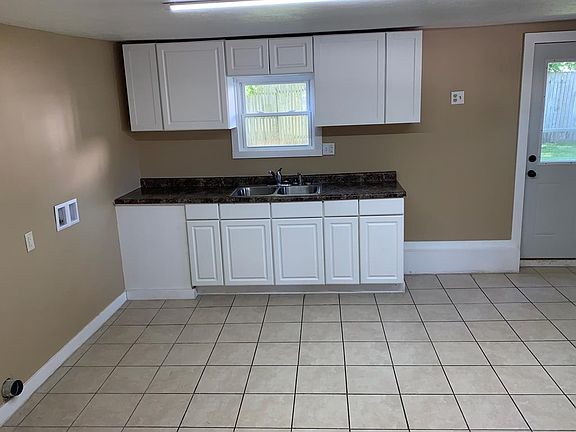 4th image of 428 Wallace Ave