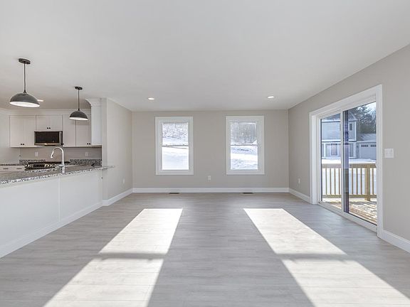 3rd image of 18 A Windsor Lane #70