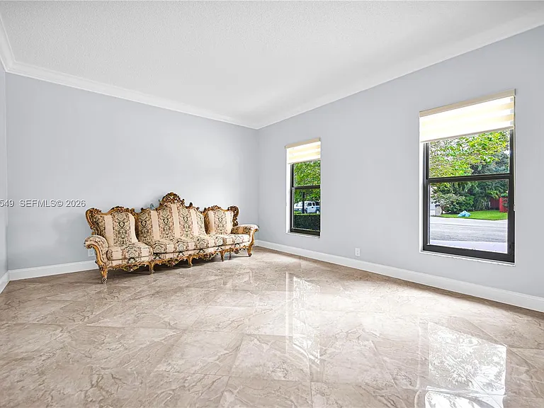 1067 SW 92nd Ave — Photo 6
