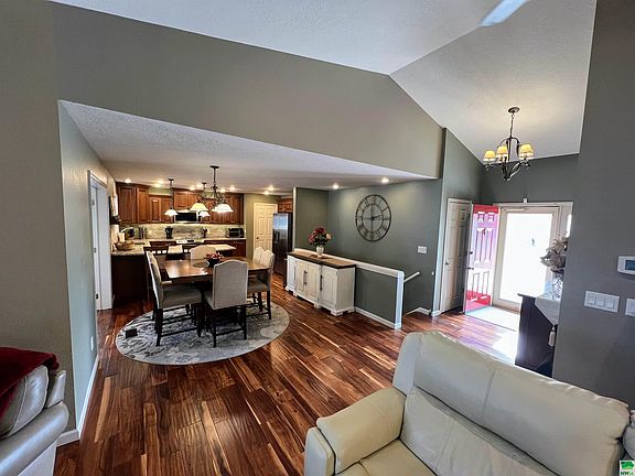 4th image of 513 S Ridge Dr
