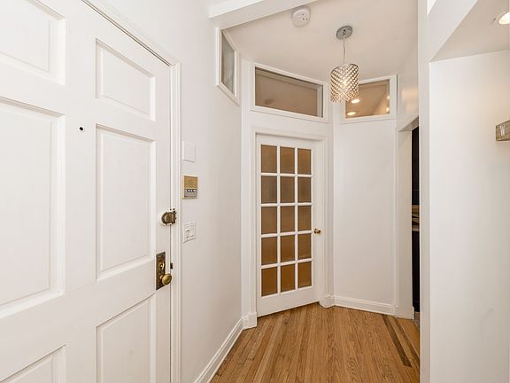 2nd image of 1327 W Addison St APT 2B