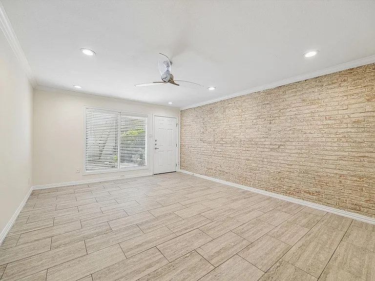 216 Marshall — Photo 3