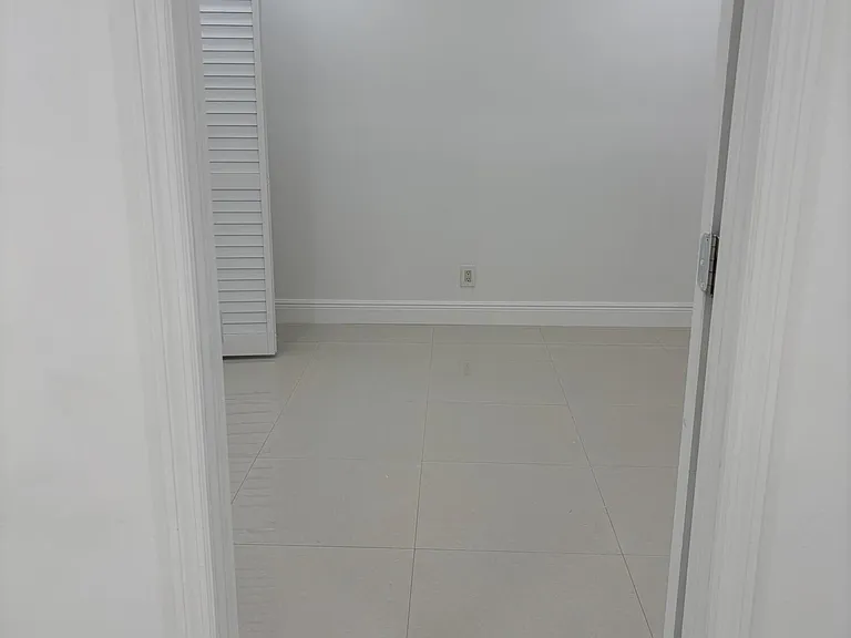 1549 NW 60th Ave — Photo 12