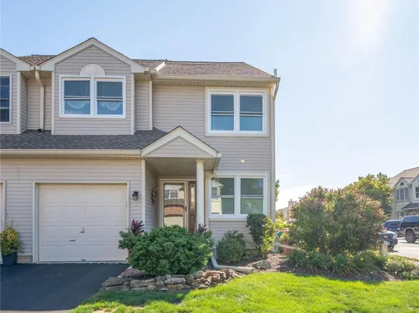 301 Oxford Pl, Macungie, PA 18062