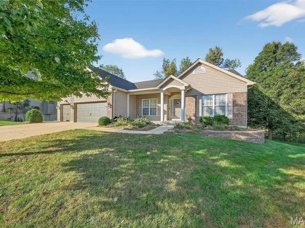 121 Kendl Ct, Florissant, MO 63031
