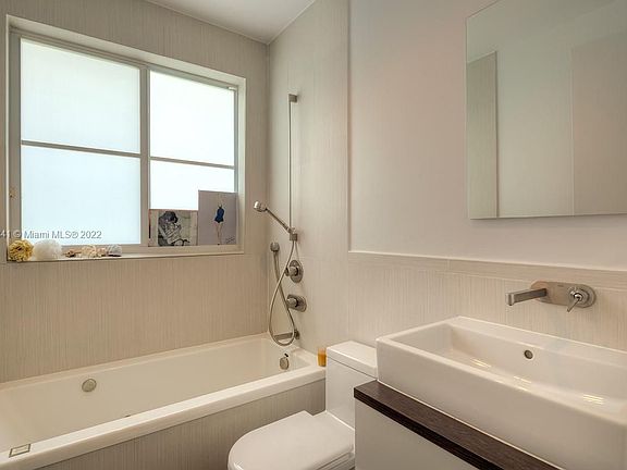 4th image of 312 Jefferson Ave #4