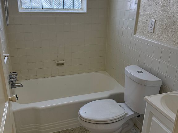 4th image of 7801 Fayette St #1