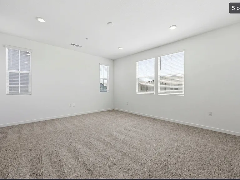 604 E Salamanca Ln — Photo 12