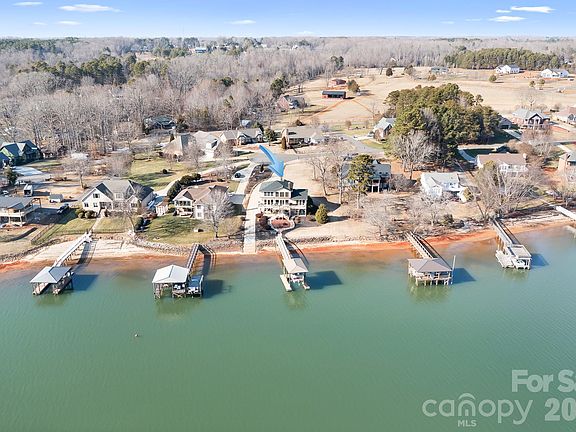 3rd image of 106 Anchor Ln
