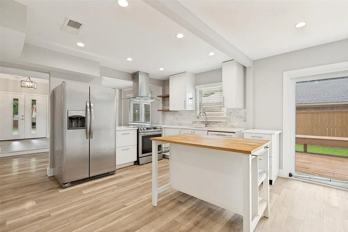 5 bed, 3.0 bath, 2112 sqft, $3,100 — Photo 4