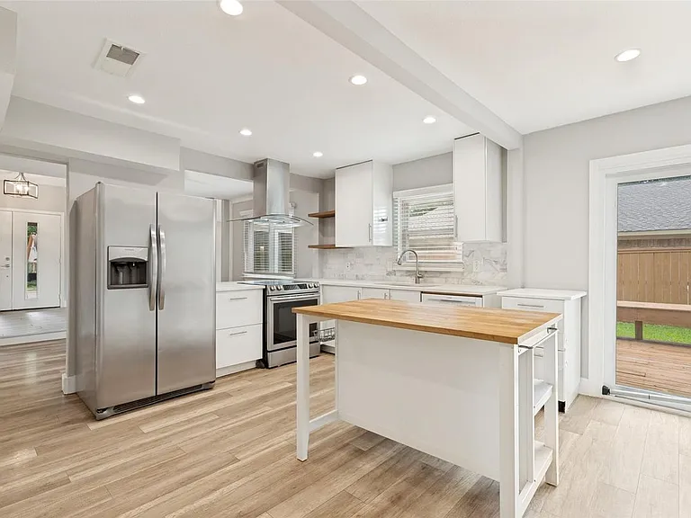 2114 Wheaton Dr — Photo 4