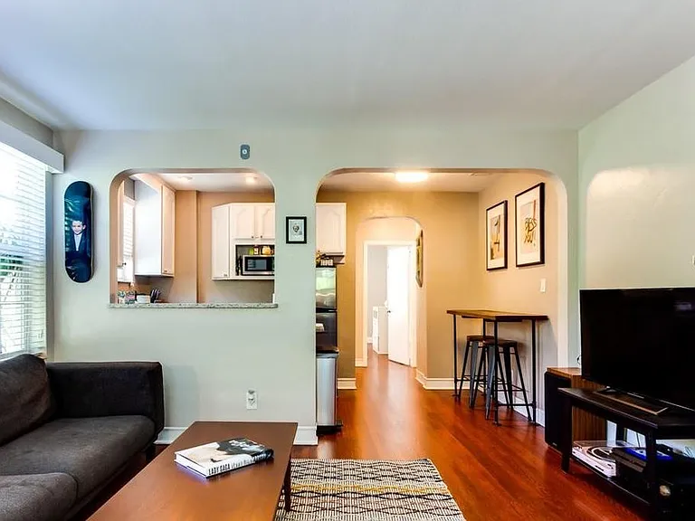 300 12th Ave NE #2 — Photo 8