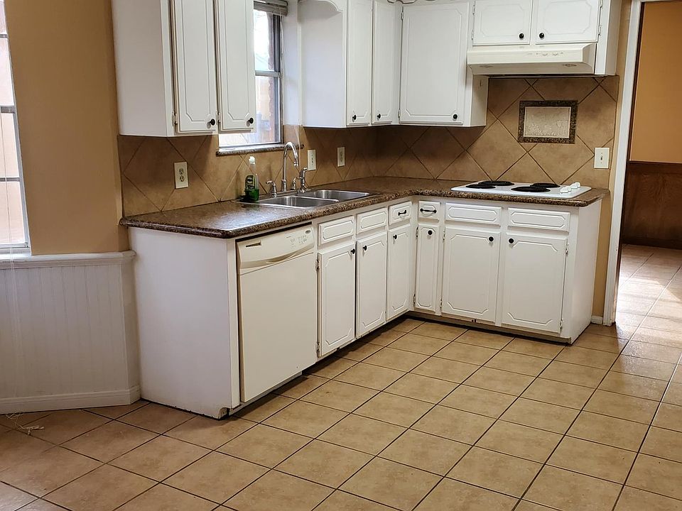 1st image of 202 Grant St