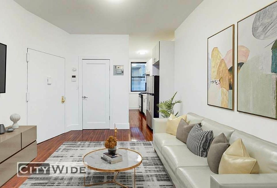 1st image of 224 E 70th St #18
