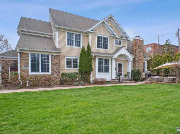 23 Woodstone Cir, Millburn, NJ 07041