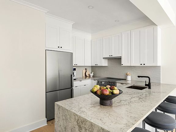 4th image of 41 Wyckoff St