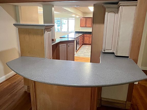 4th image of 950 Burton Ave APT 2