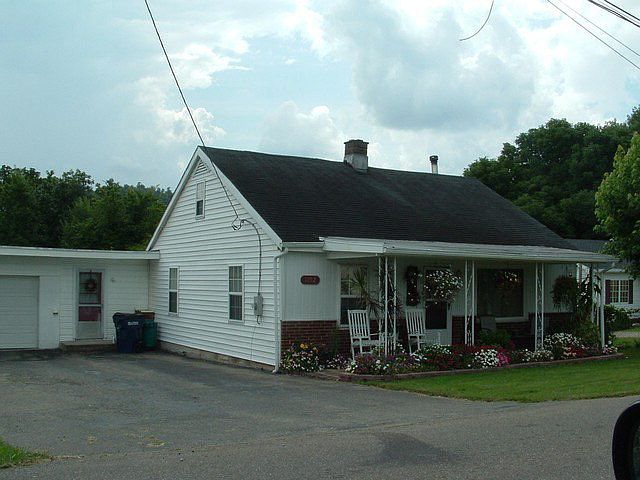 1st image of 1102 Calverts Ln