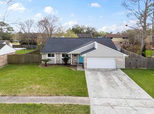 304 Old Course Dr, Friendswood, TX 77546